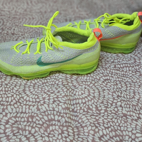 Nike Air Vapormax 2023 Flyknit Mens Sneakers - Picture 3 of 5